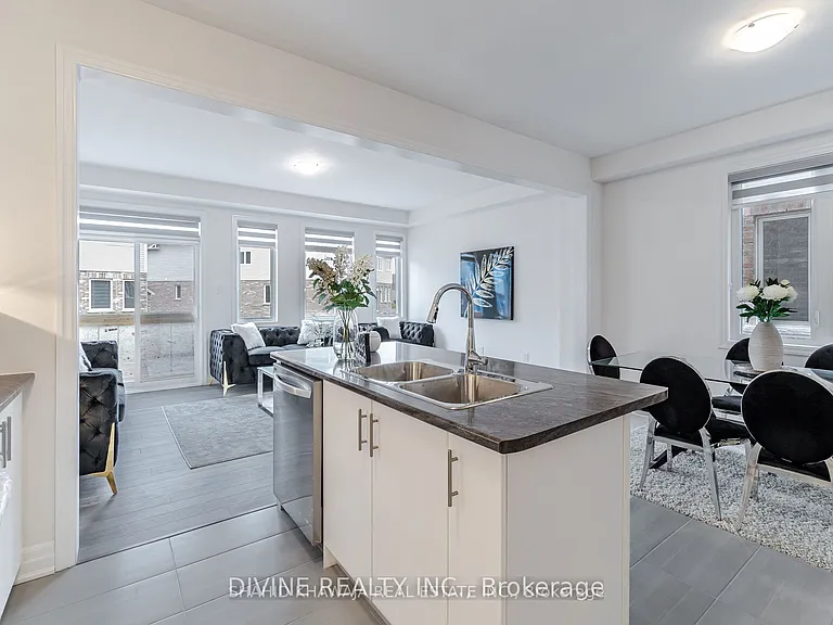 9241 White Oak Ave — Photo 13