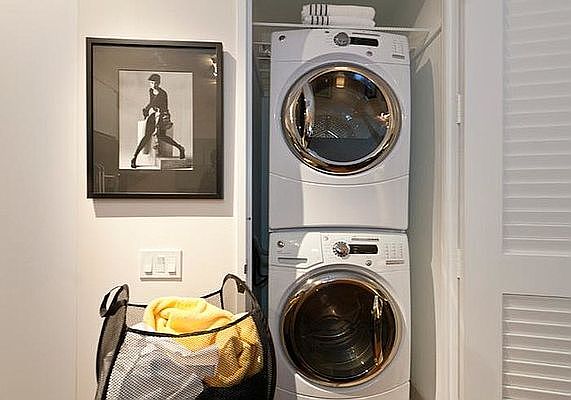 3rd image of 320 W 39th St #2F