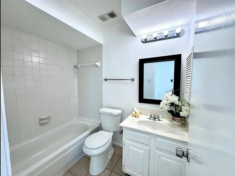 9901 Sharpcrest St #M6 — Photo 22