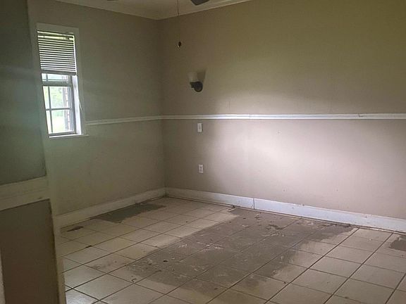 5th image of 2112 Sheila Dr