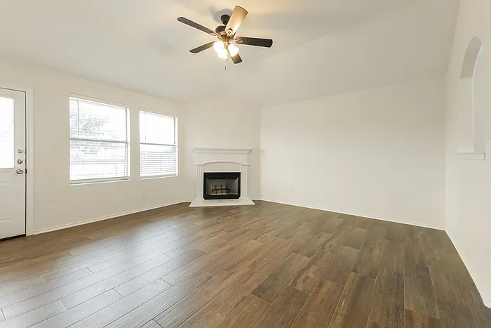 1096 Oakbrook St — Photo 6