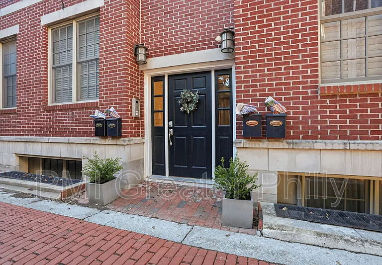 243 Montrose St #103 — Photo 1