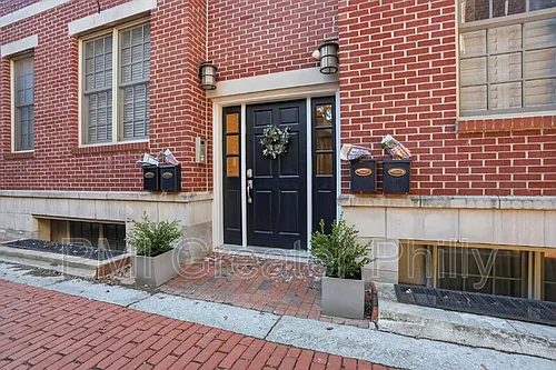 243 Montrose St #103 Photo 1