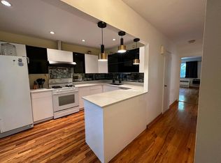 20711 58th Ave, Oakland Gardens, NY 11364