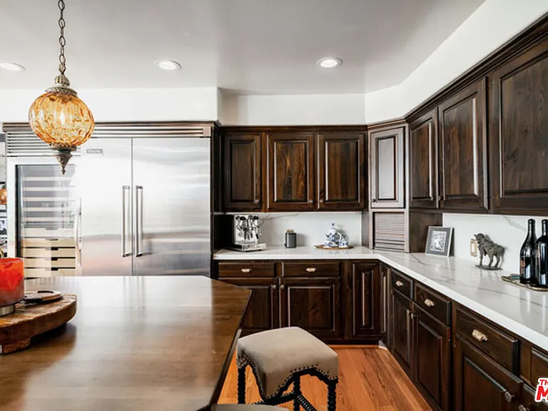 3351 N Knoll Dr — Photo 10