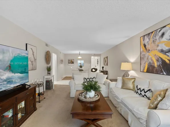 2004 Granada Dr APT O2, Coconut Creek, FL 33066