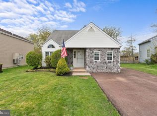 206 Village Green Ln, Telford, PA 18969