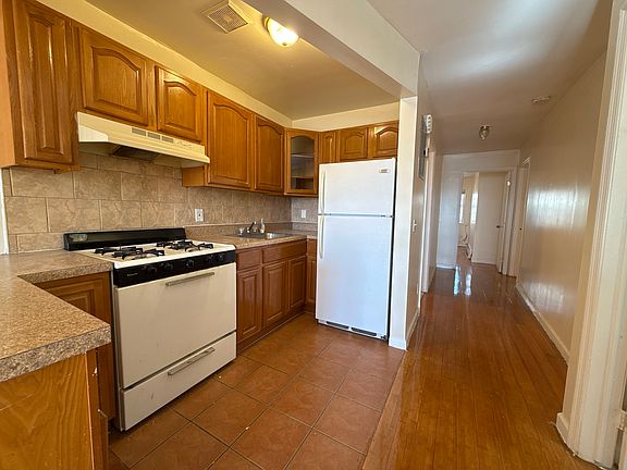4th image of 2101 Bergen St #3D