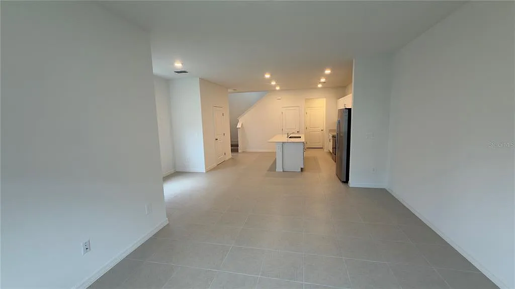 3 bed, 2.5 bath, 1807 sqft, $2,200 — Photo 4