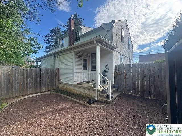 1086 1st Ave — Photo 9