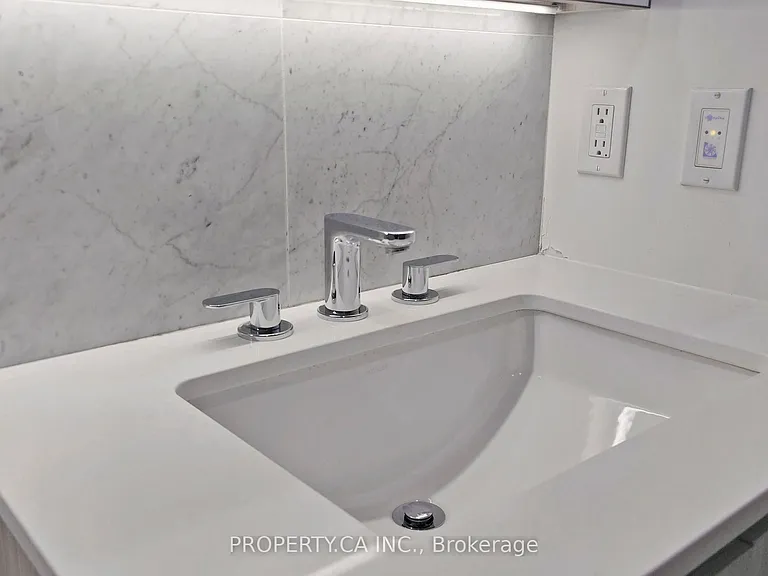 17 Bathurst St #1209 — Photo 26