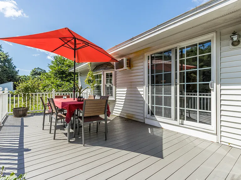 8 Roberts St — Photo 16