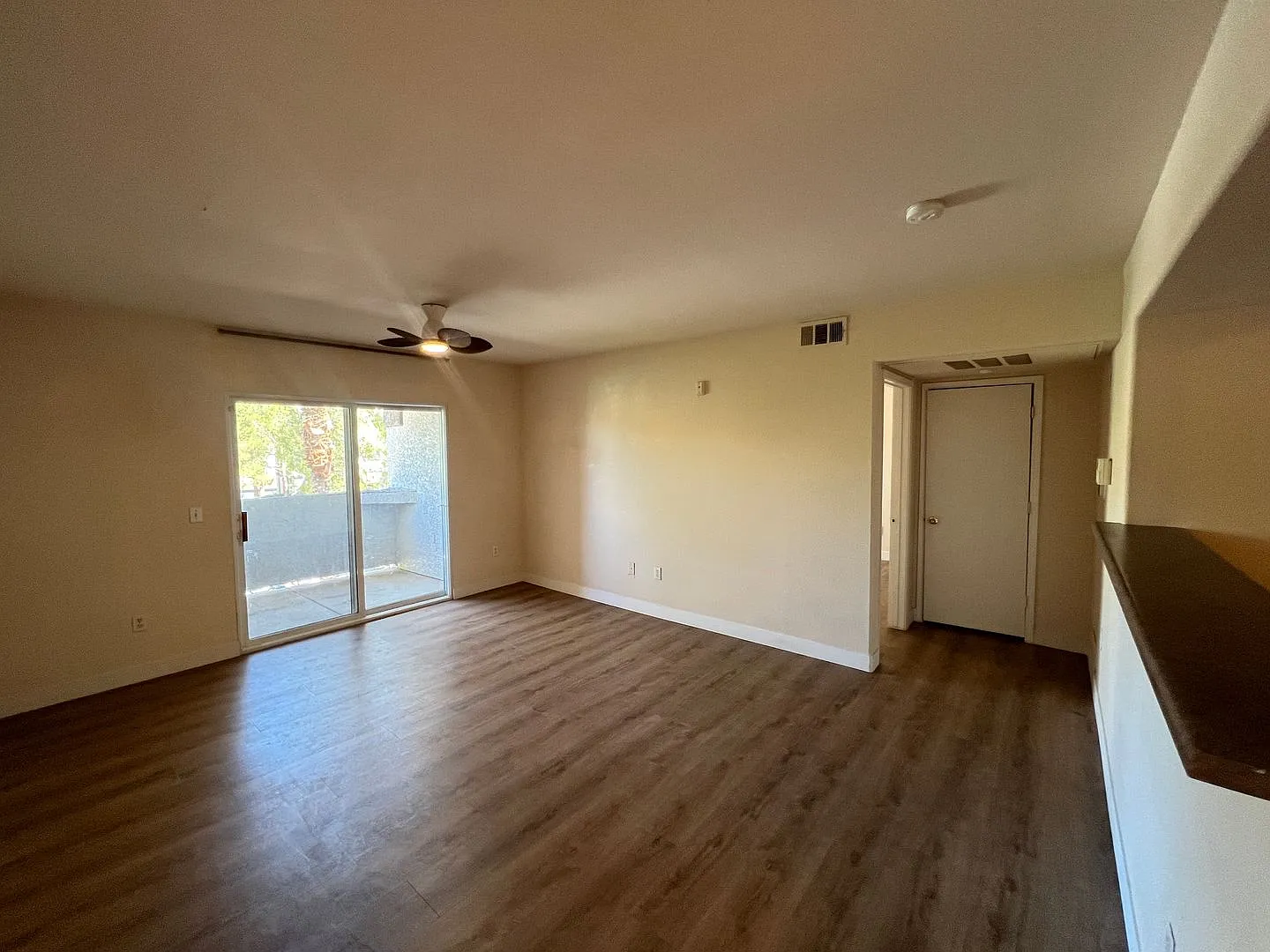 Beautiful Upgraded Condo in the Tuscany Gated Community. — Photo 2