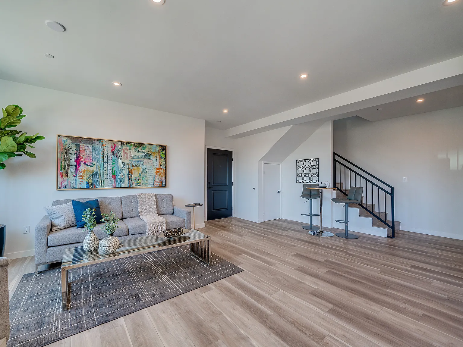 3 bed, 1350 sqft, $3,250 — Photo 4