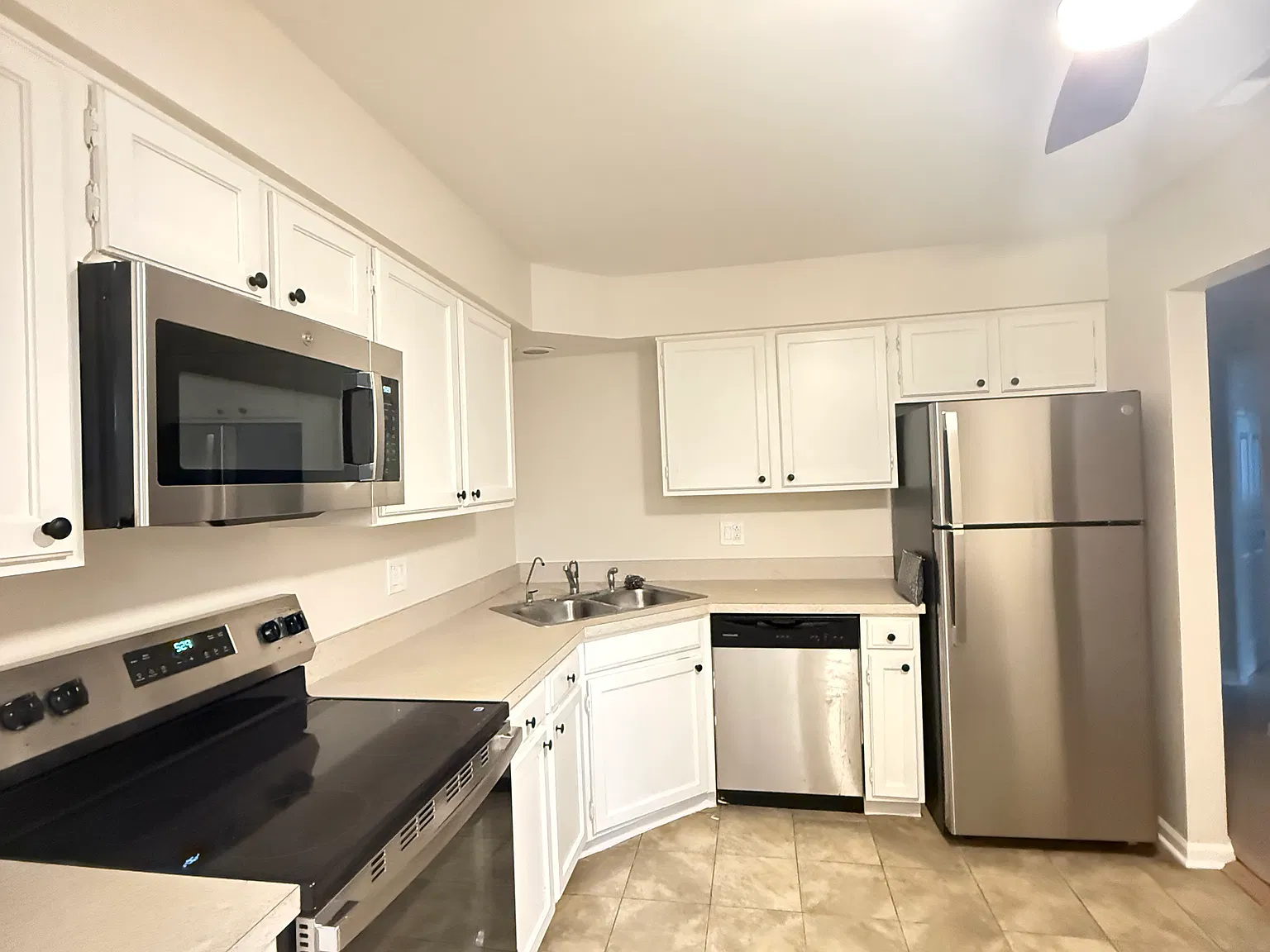 2 bed, 1300 sqft, $2,400 — Photo 3