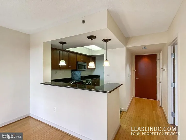 1275 25th St NW #600 — Photo 11