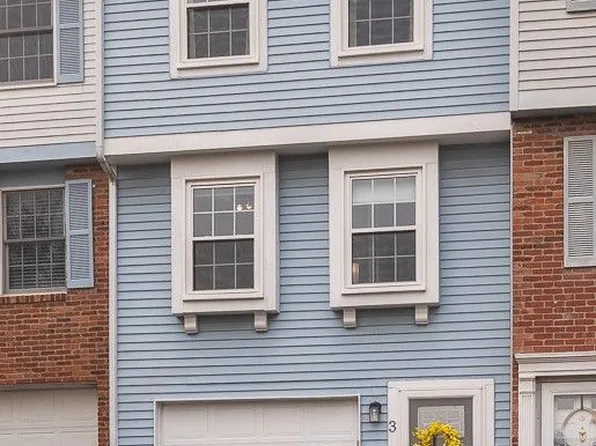 3 Shadow Dr, Pittsburgh, PA 15227