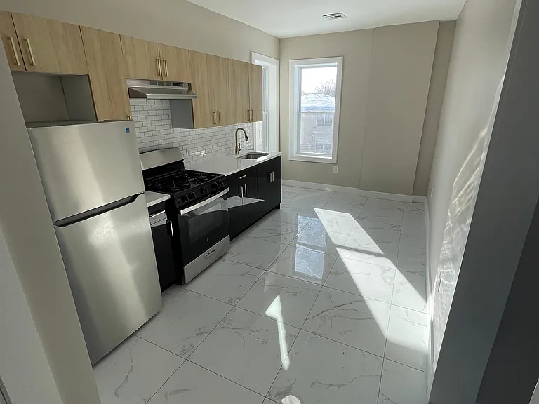 190 Park St #8A — Photo 1