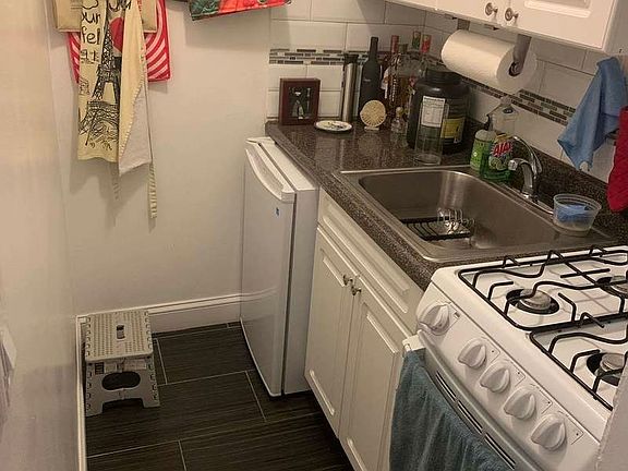 4th image of 1317 1st Ave