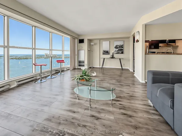 99 Harbour Sq #3902, Toronto, ON M5J 2H2