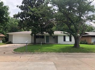 1113 Usher St, Benbrook, TX 76126