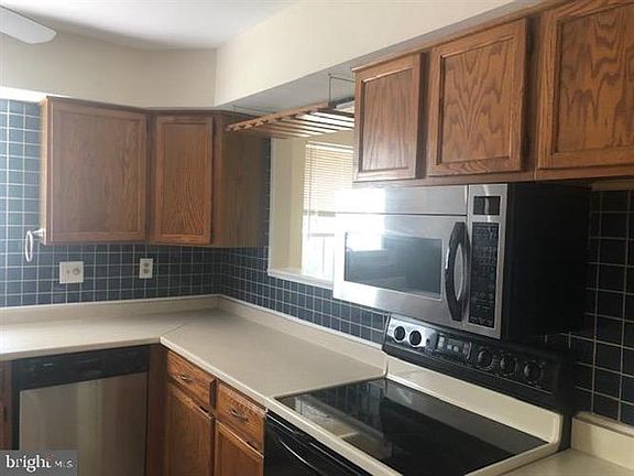5th image of 76 Woodlake Dr