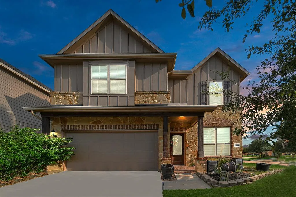 4 bed, 2.5 bath, 2546 sqft, $2,800 — Photo 3