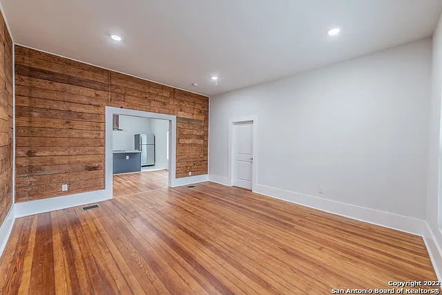 2 bed, 2.0 bath, 985 sqft, $1,550 — Photo 3