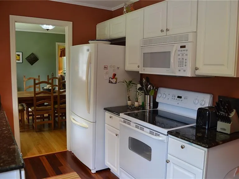 18 E Austin St — Photo 10