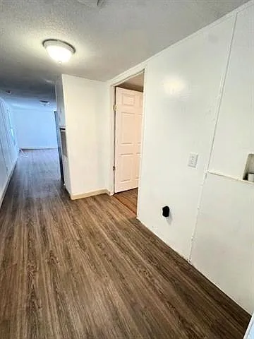 3 bed, 1.0 bath, 980 sqft, $1,100 — Photo 4