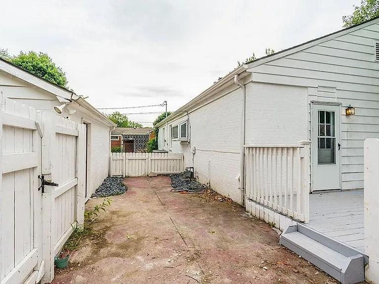 493 Barkley Dr — Photo 21