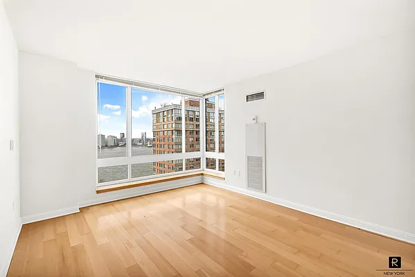 Rented by R New York | media 6