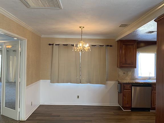 4th image of 17567 Highacres Ave