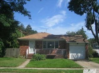 38 Jessica Pl, Roslyn Heights, NY 11577