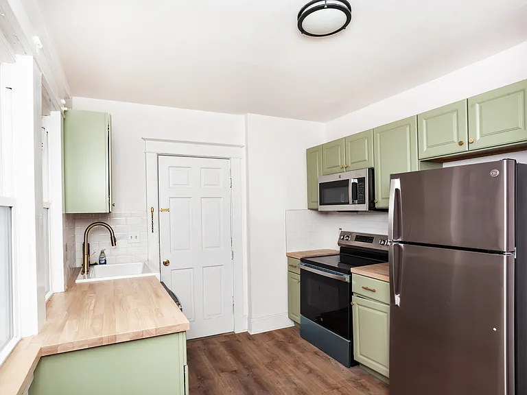 1009 Hudson Ave #1 — Photo 3