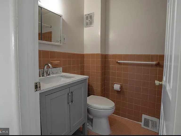 1975 Beyer Ave #1 — Photo 11