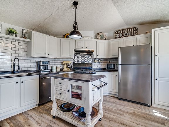 5th image of 212 Farmhouse Rd