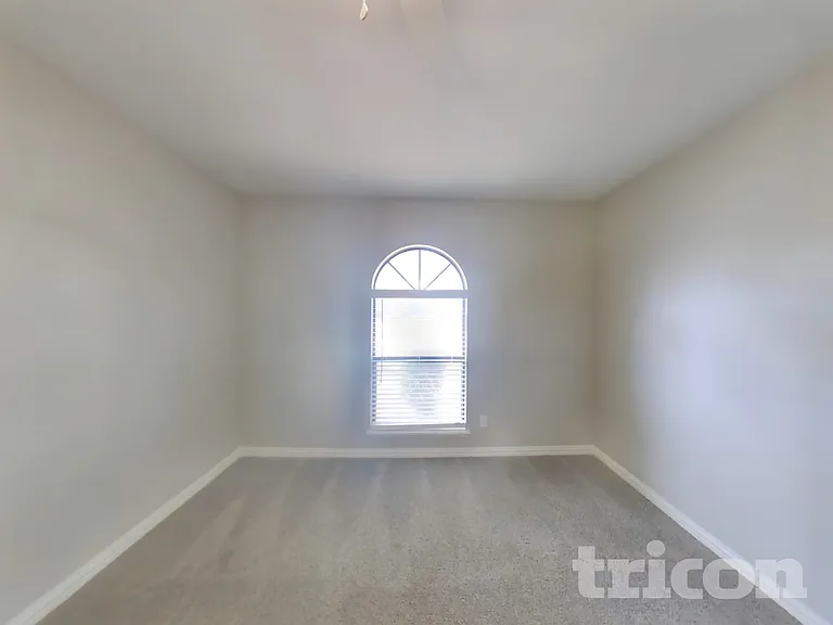 414 Hemlock Dr — Photo 11