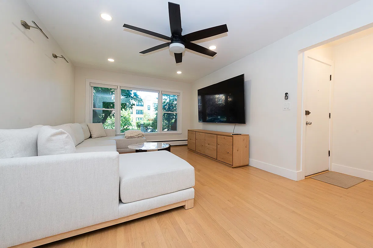 2 bed, 1100 sqft, $2,300 — Photo 3