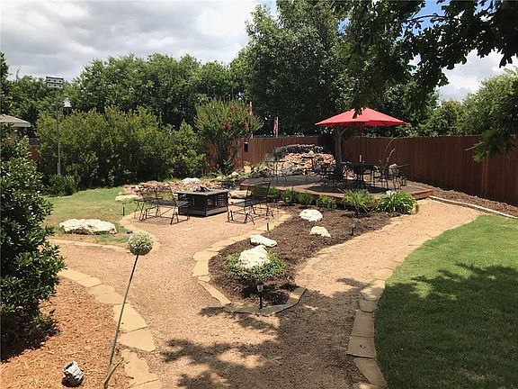 2nd image of 984 Mesa Vista Dr