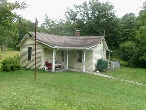 245 Higgins Rd photo 1