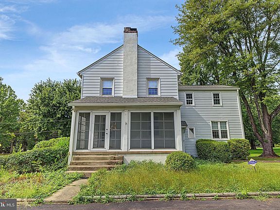 4th image of 2445 Park Rd