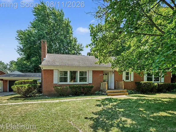 33200 Edgegrove Ave, Fraser, MI 48026
