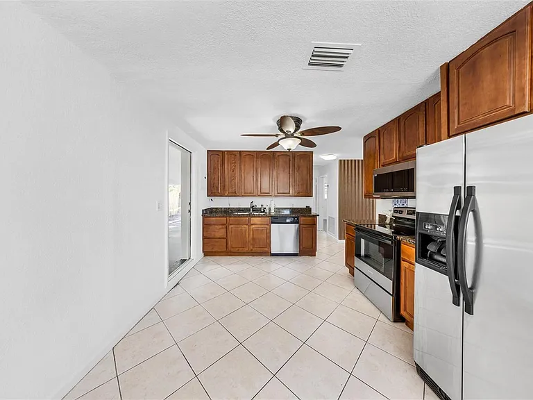 5921 NE 1st Ave — Photo 18