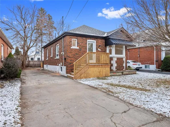 51 Woodbridge Rd, Hamilton, ON L8K 3C8