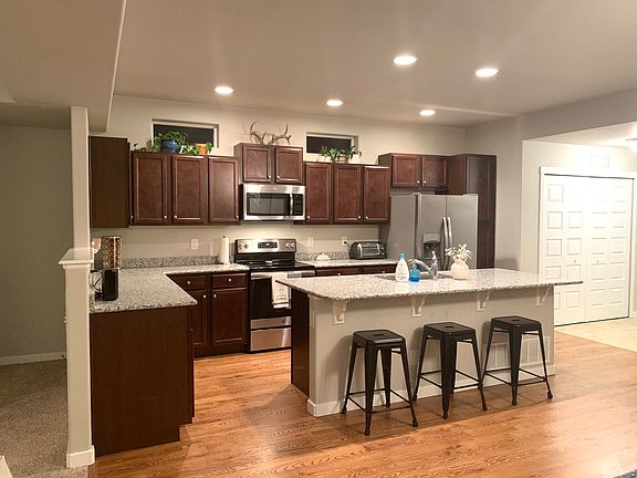5th image of 2388 Saint Claire Dr