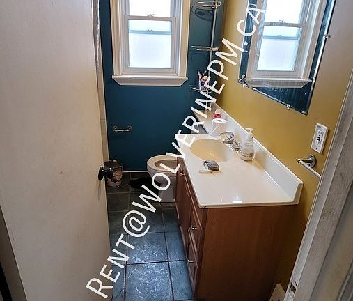 5th image of 27 W 3rd St Room 5