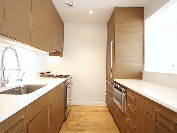 4th image of 325 Lexington Ave APT 8D