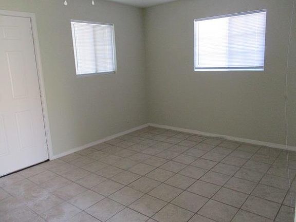 4th image of 331 E Elm St #1/2