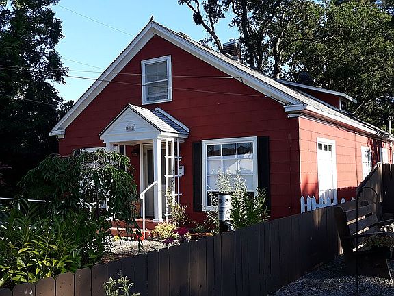 2nd image of 512 Dakota Ave